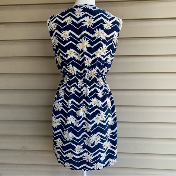•Feathers• Daisy Print Navy Blue Dress - Size Med. - Picture 5 of 8